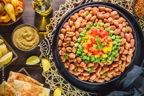  Ful Medames: Un Plat Traditionnel Égyptien Qui Rapproche Légumes Rustiques et Saveurs Orientales Exquisites !