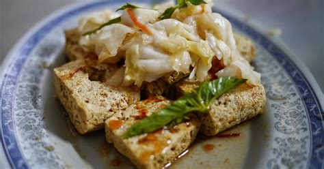  Le Tofu Pourri de Hefei: Un Délice Fumé qui Séduit les Papilles Audacieuses !