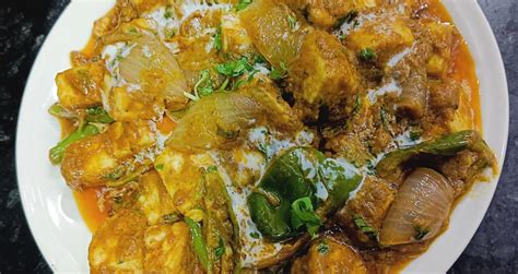  Kadai Paneer: Une symphonie crémeuse de saveurs épicées et végétales !