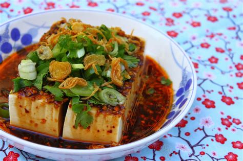   Lao Xie Tofu: Une symphonie épicée de douceur et de texture crémeuse qui embaume l’âme !